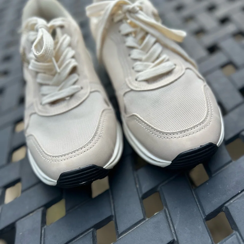 Vintage Havanna Run Women’s Cream and Gold Star Sneakers - Picture 6 of 13